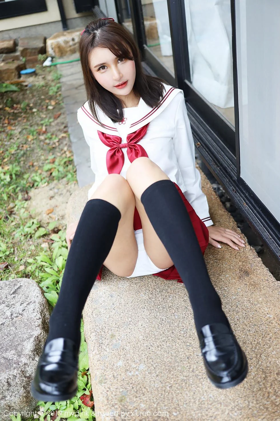 SOLO-尹菲日本旅拍户外红色学生制服清爽迷人写真 第 30 张