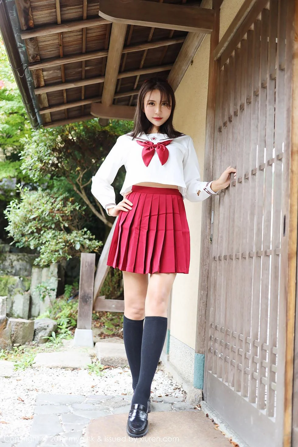 SOLO-尹菲日本旅拍户外红色学生制服清爽迷人写真 第 5 张
