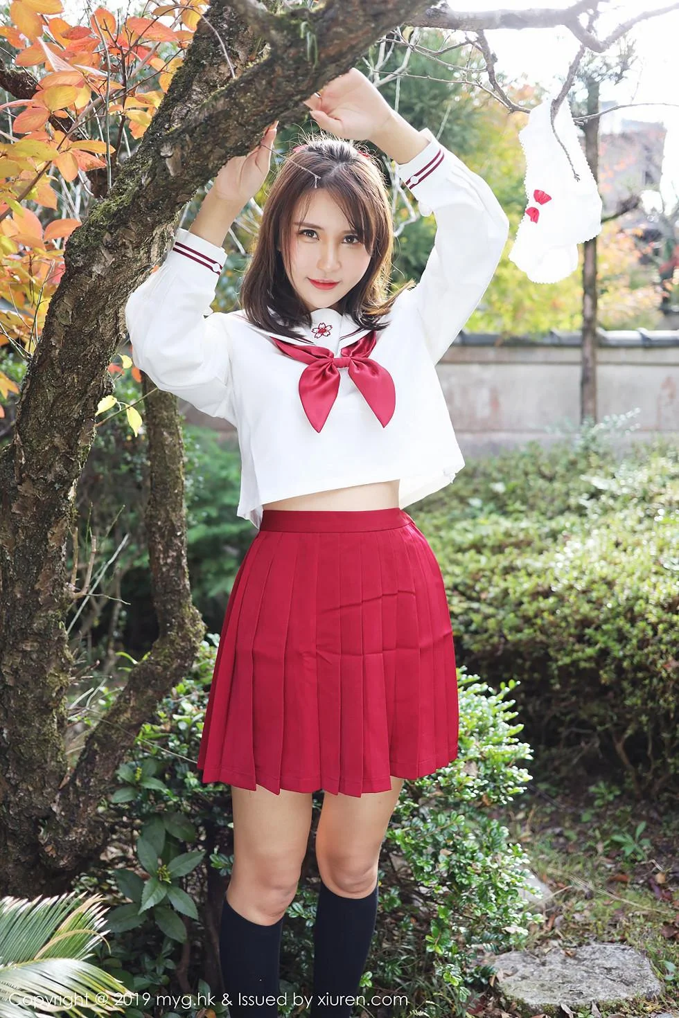 SOLO-尹菲日本旅拍户外红色学生制服清爽迷人写真 第 75 张