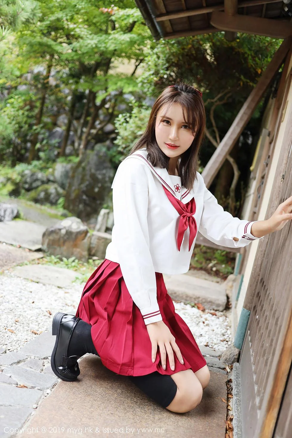 SOLO-尹菲日本旅拍户外红色学生制服清爽迷人写真 第 8 张