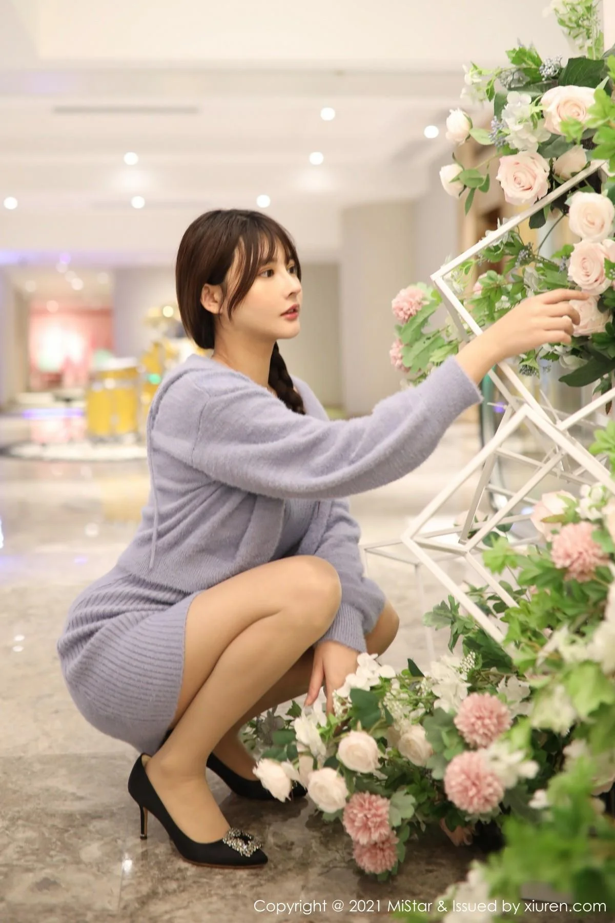萌奈子室外性感毛衣套装配超薄肉丝裤袜迷人绝美写真 第 22 张