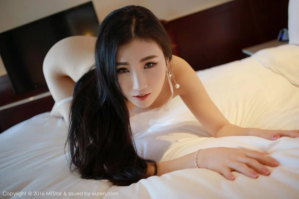 韩系美女Wendy智秀黑色情趣内衣秀白嫩肌肤妩媚迷人写真 第 63 张