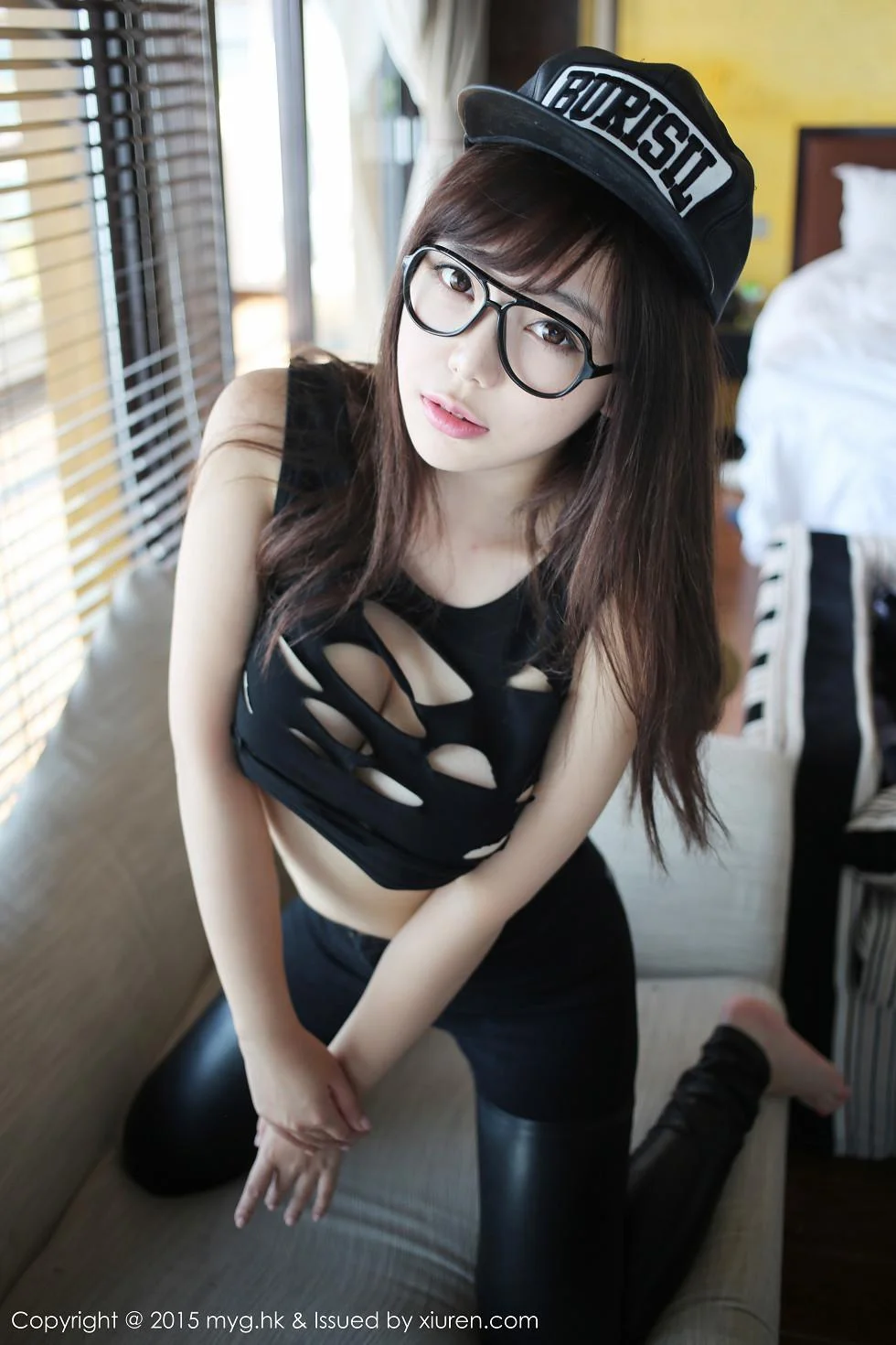 刘飞儿Faye室内性感皮裤秀豪乳翘臀极致绝美写真 第 33 张