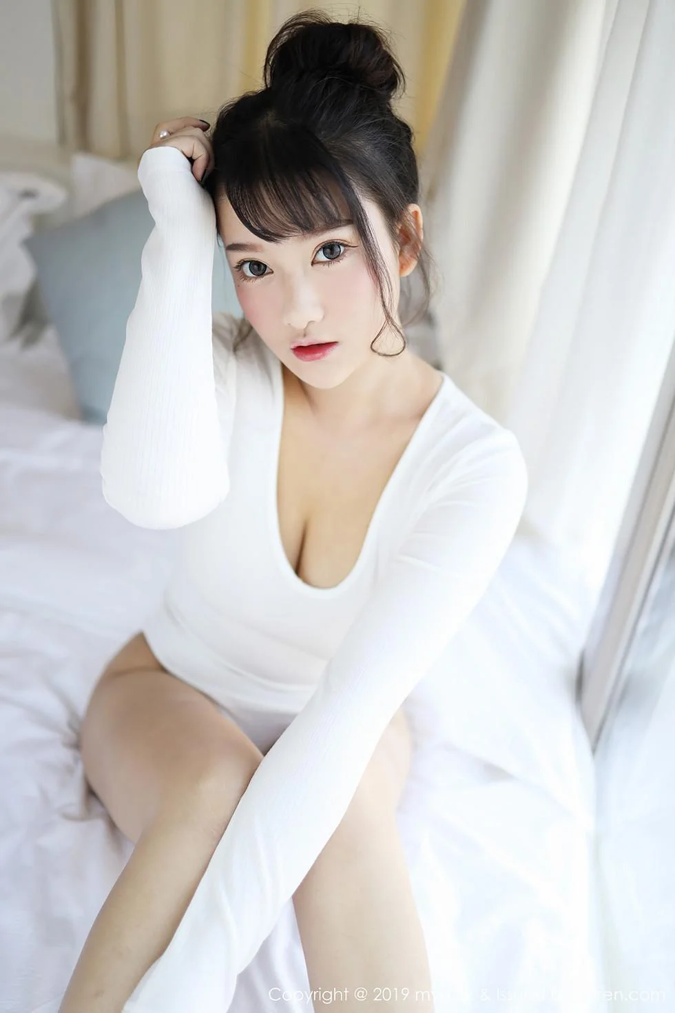巨乳小尤奈私房低胸白色内衣+比基尼秀完美身材绝美写真 第 15 张