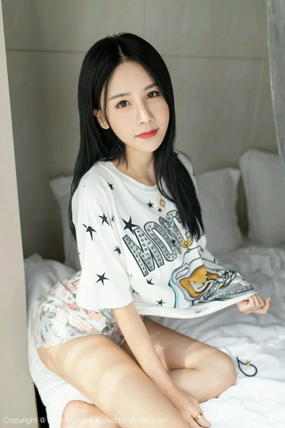小沫琳吊带抹胸内衣配牛仔热裤秀完美身材豪乳绝美写真 第 15 张