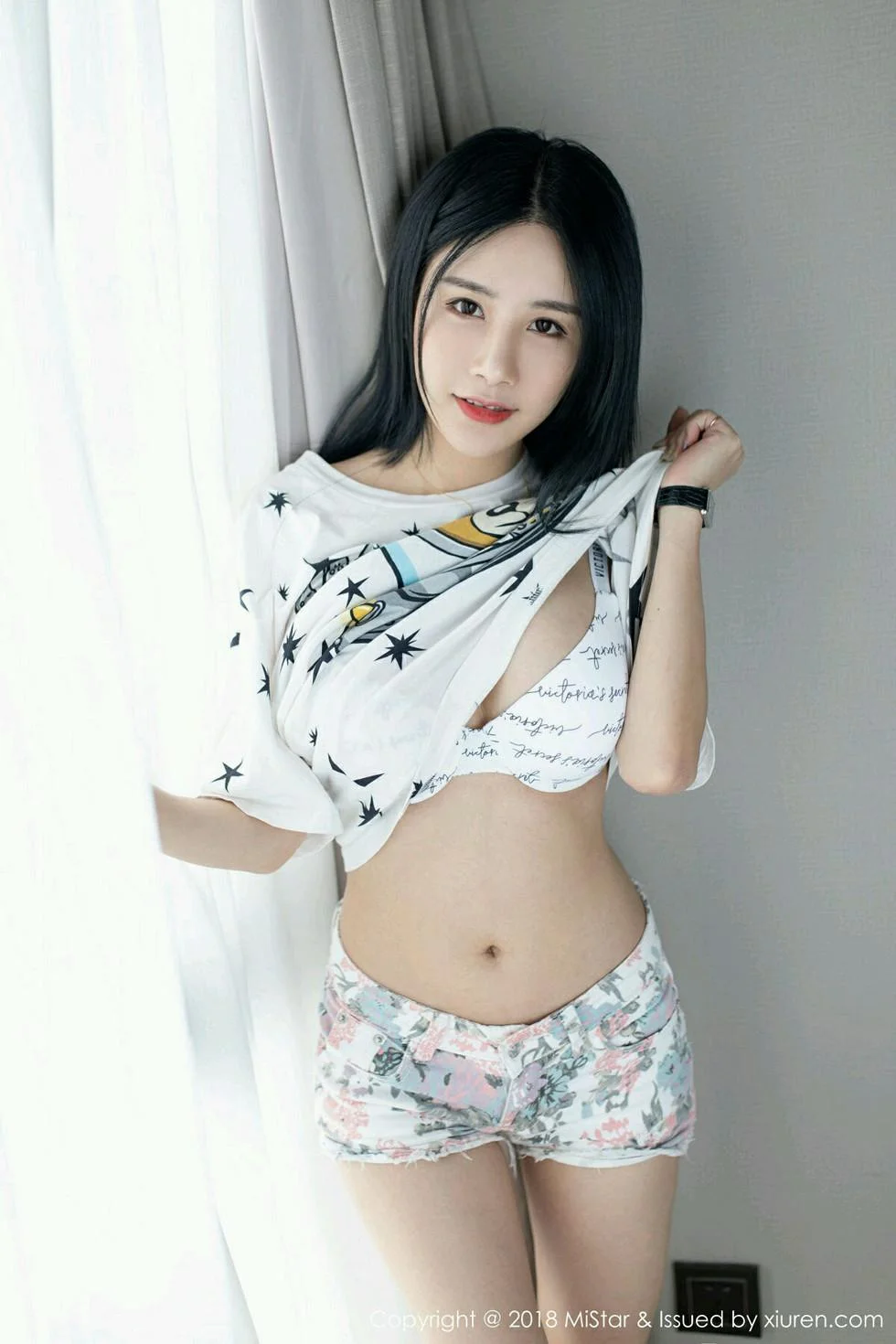 小沫琳吊带抹胸内衣配牛仔热裤秀完美身材豪乳绝美写真 第 2 张