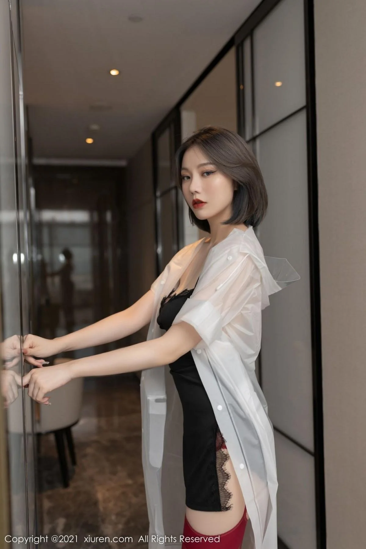 安然Maleah重庆旅拍精致黑色内衣配红丝吊袜撩人绝美写真 第 10 张