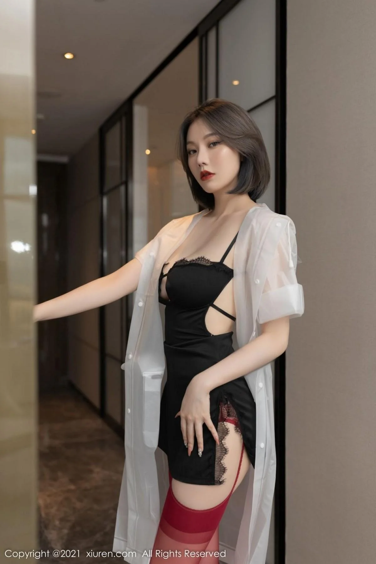 安然Maleah重庆旅拍精致黑色内衣配红丝吊袜撩人绝美写真 第 11 张