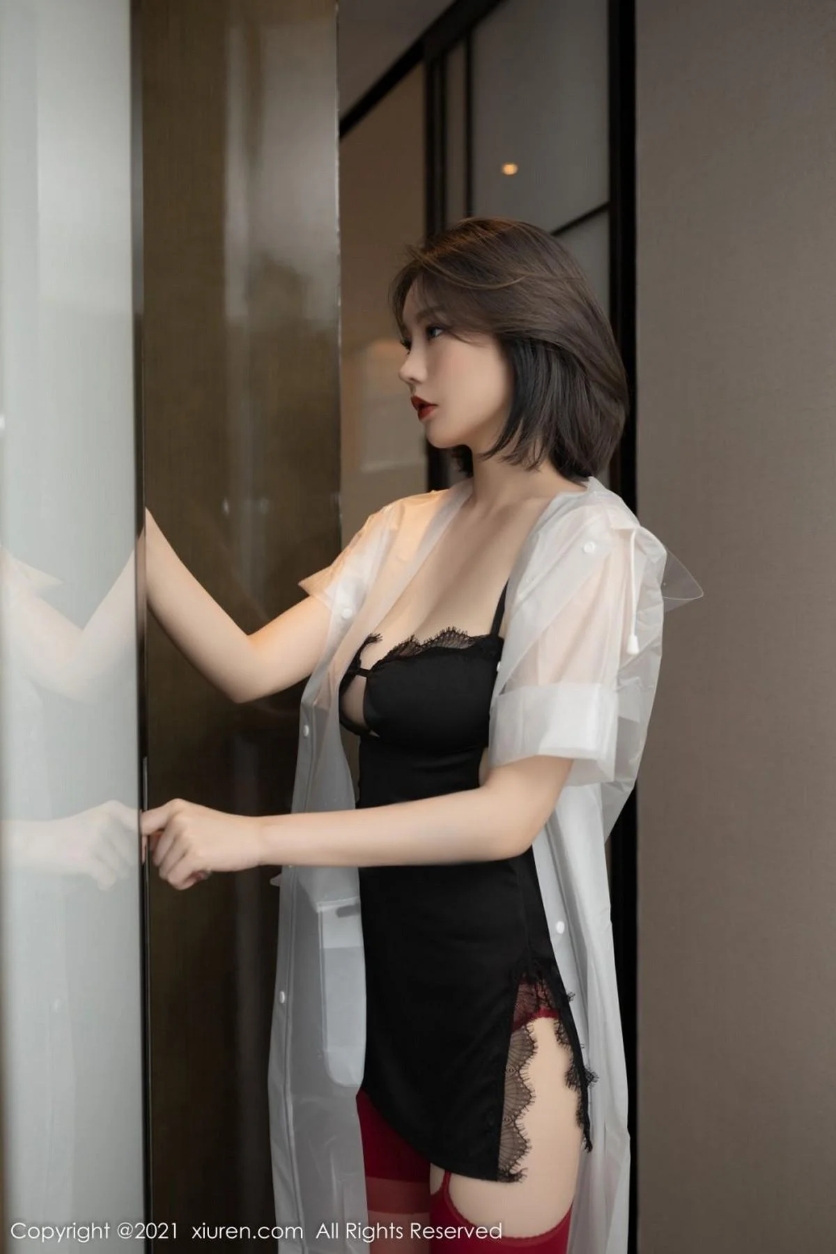 安然Maleah重庆旅拍精致黑色内衣配红丝吊袜撩人绝美写真 第 14 张