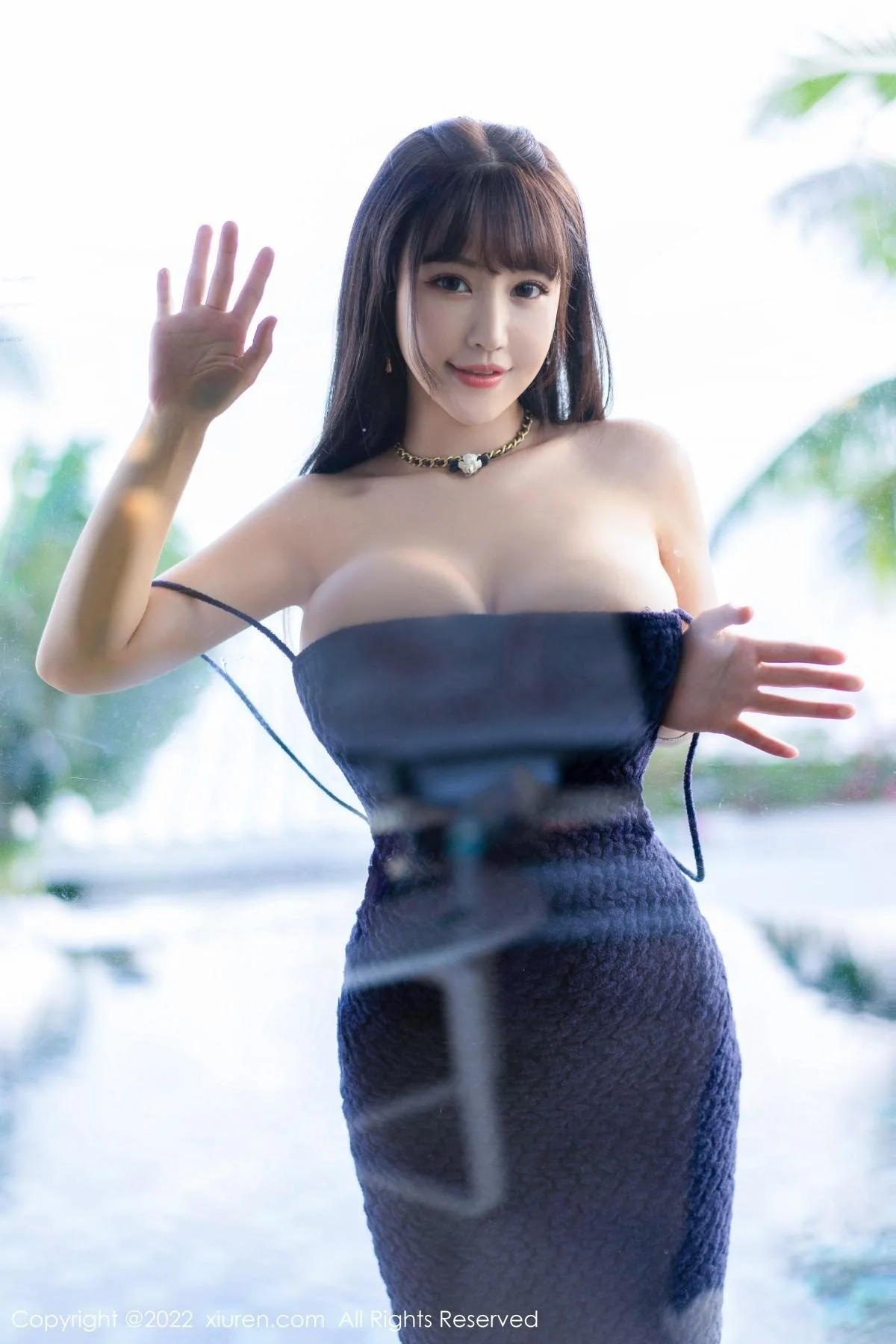 朱可儿Flora三亚旅拍深色低胸吊带长裙露丰满身材绝美写真 第 25 张
