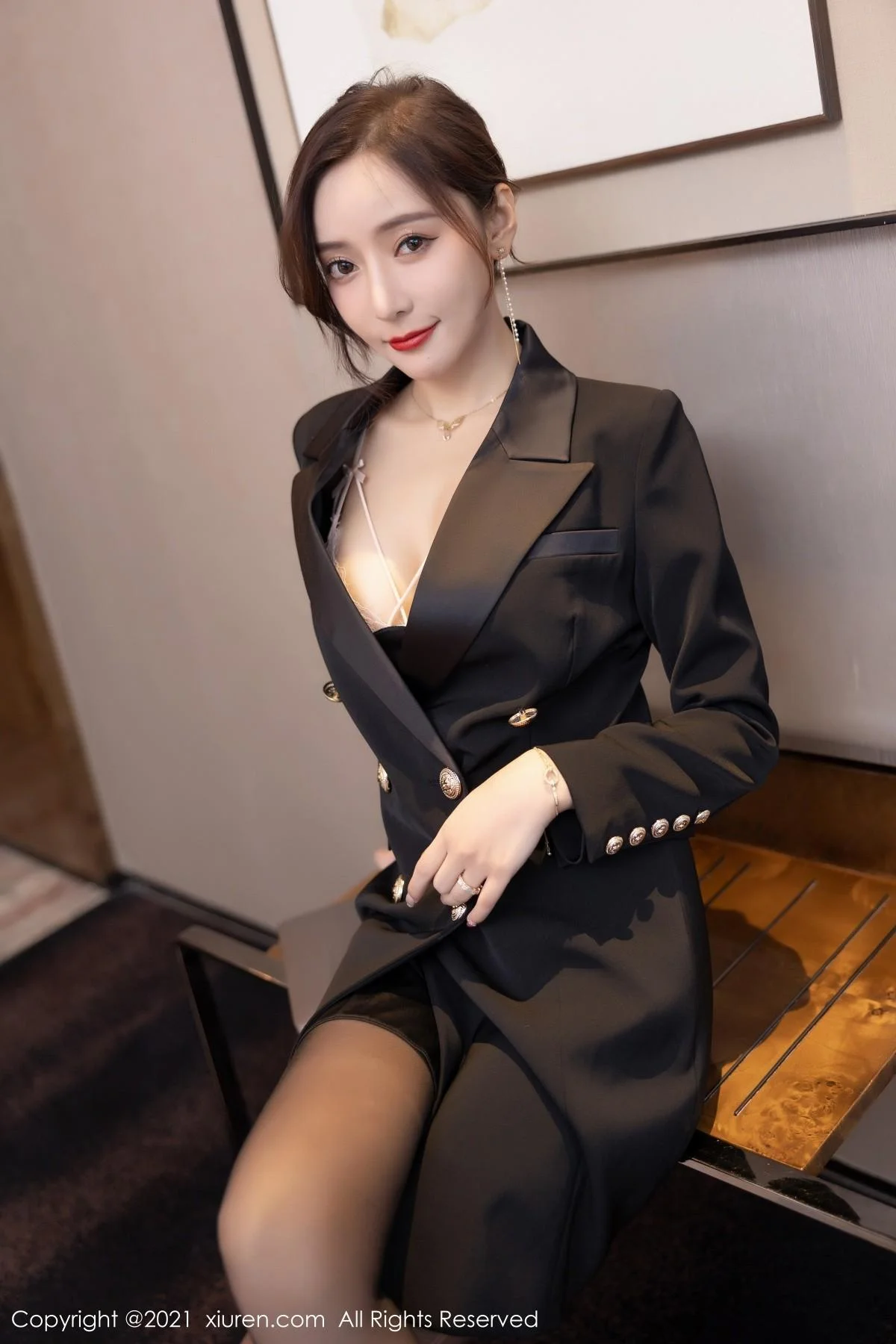 王馨瑶yanni半脱职业装露精致粉色内衣配开档黑丝绝美写真 第 9 张