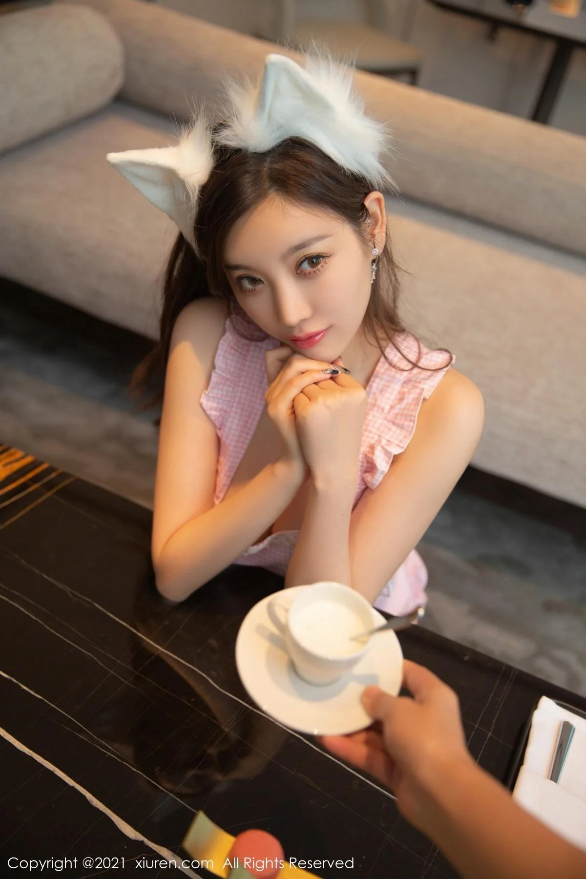 杨晨晨Yome私房猫女郎女仆装配蕾丝袜秀惹火身材绝美写真 第 2 张