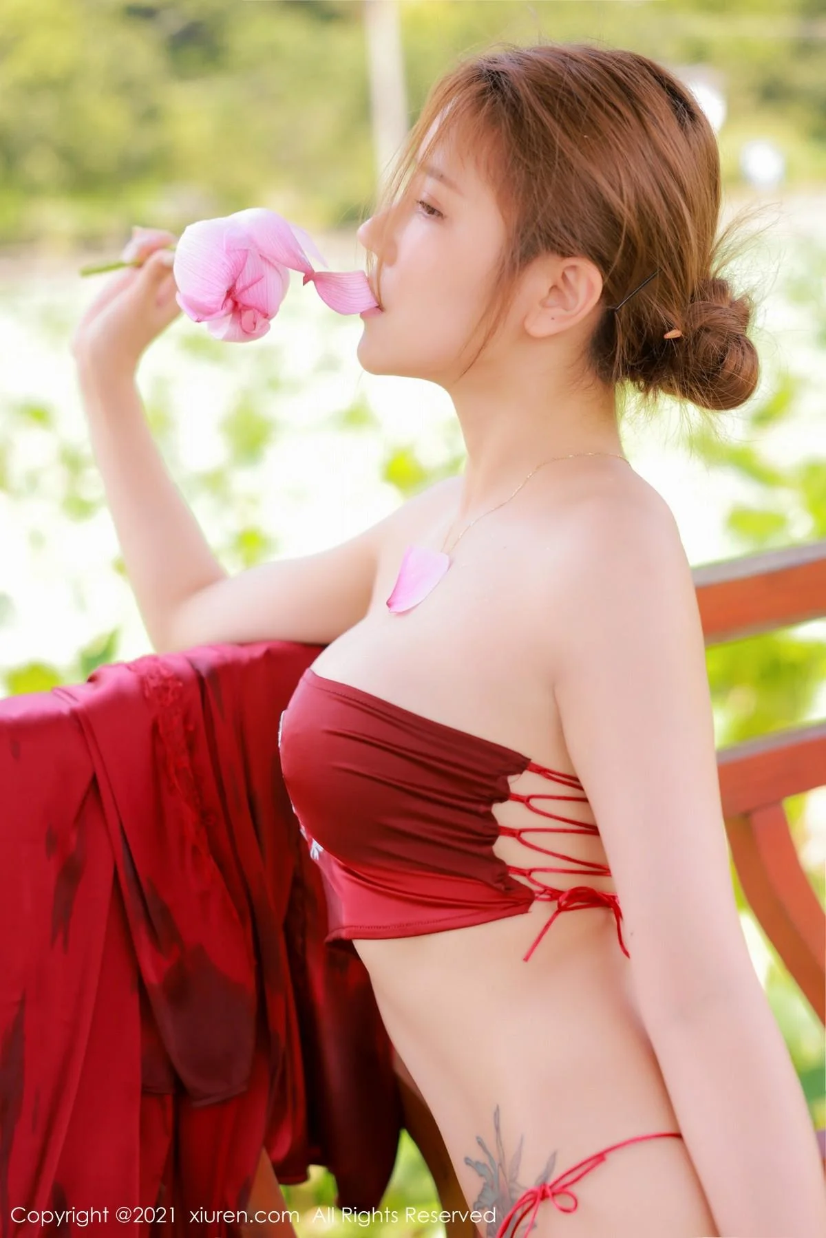 夏西CiCi荷花园主题脱古风服饰露豪乳荷花遮点撩人绝美写真 第 25 张