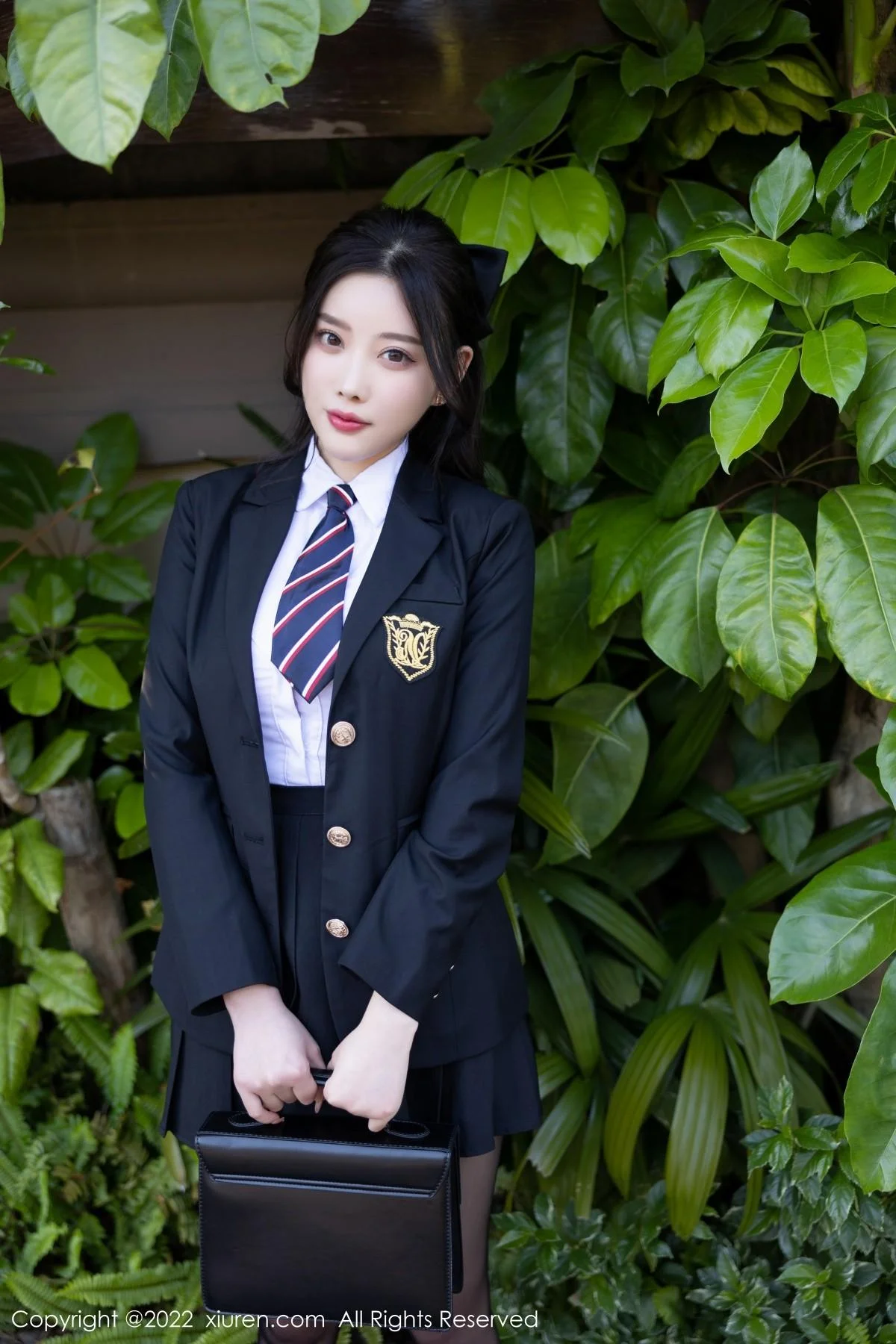 杨晨晨Yome脱学妹制服露性感内衣黑丝裤袜完美绝美写真 第 11 张