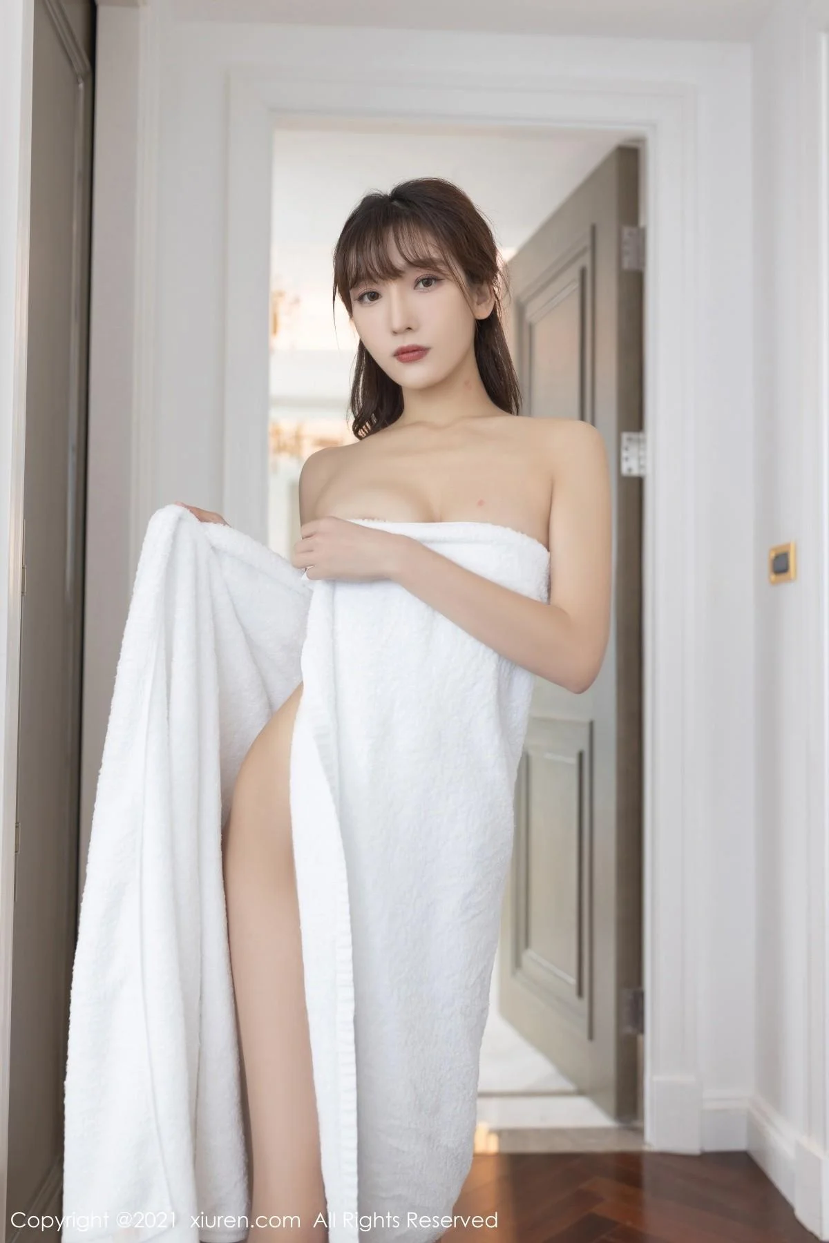 陆萱萱重庆旅拍私房半脱露灰色精致内衣配开档黑丝绝美写真 第 86 张