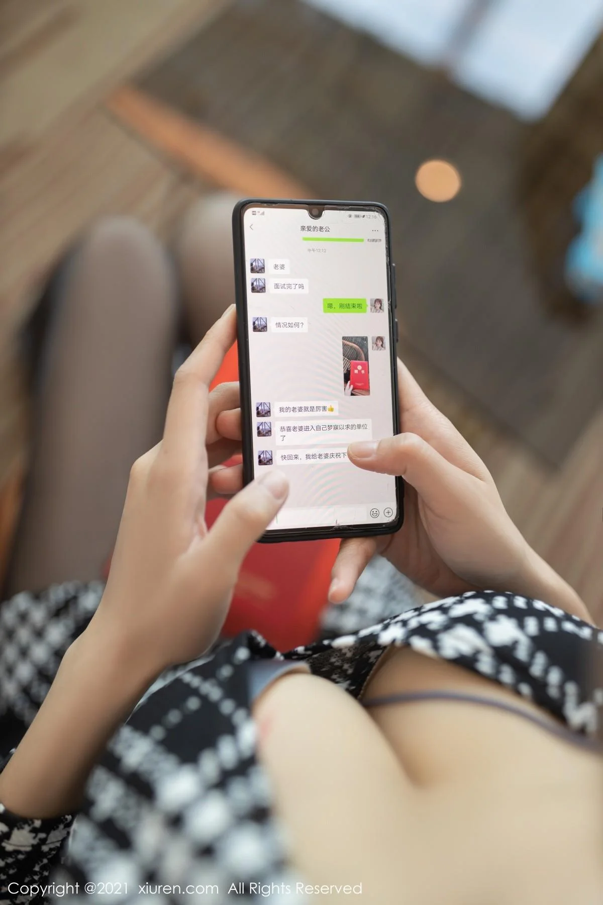 陆萱萱重庆旅拍私房半脱露灰色精致内衣配开档黑丝绝美写真 第 9 张