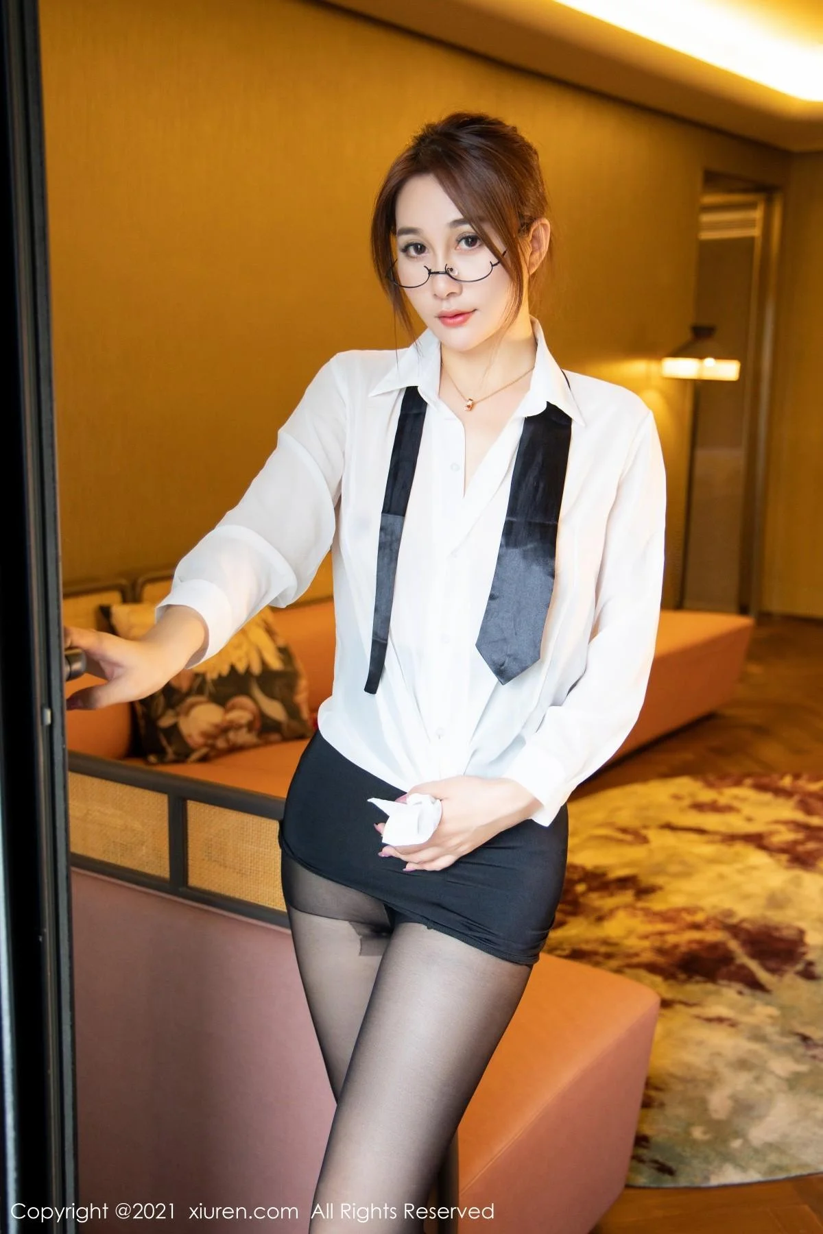 宥利眼镜秘书OL主题红色内衣配黑丝裤袜完美绝美写真 第 68 张