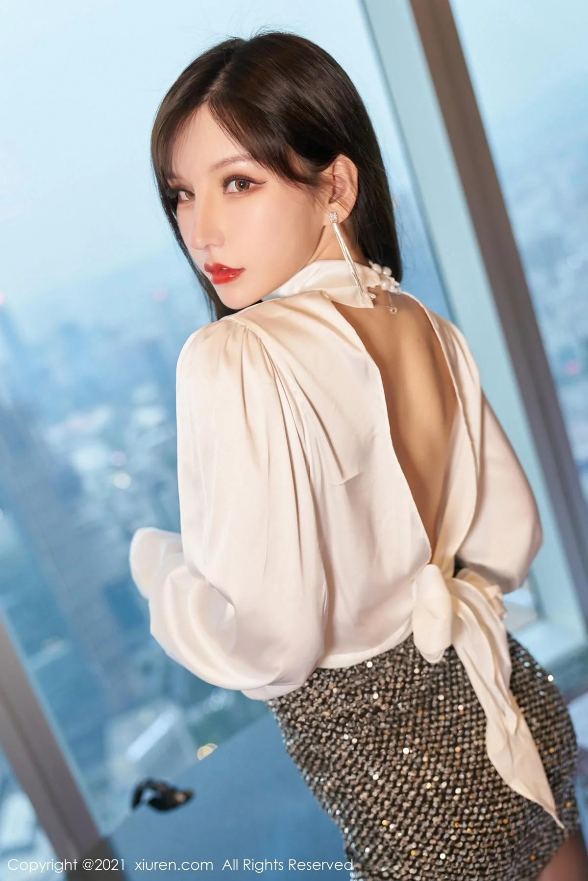 周于希Sandy都市OL主题短裙配黑丝裤袜半脱完美绝美写真 第 14 张