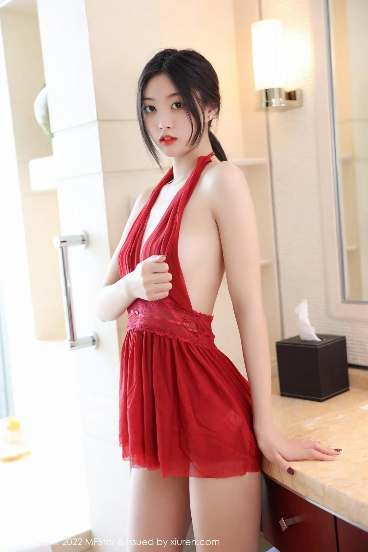 韩好甜性感红色露肩连衣裙秀曼妙身材迷人绝美写真 第 14 张
