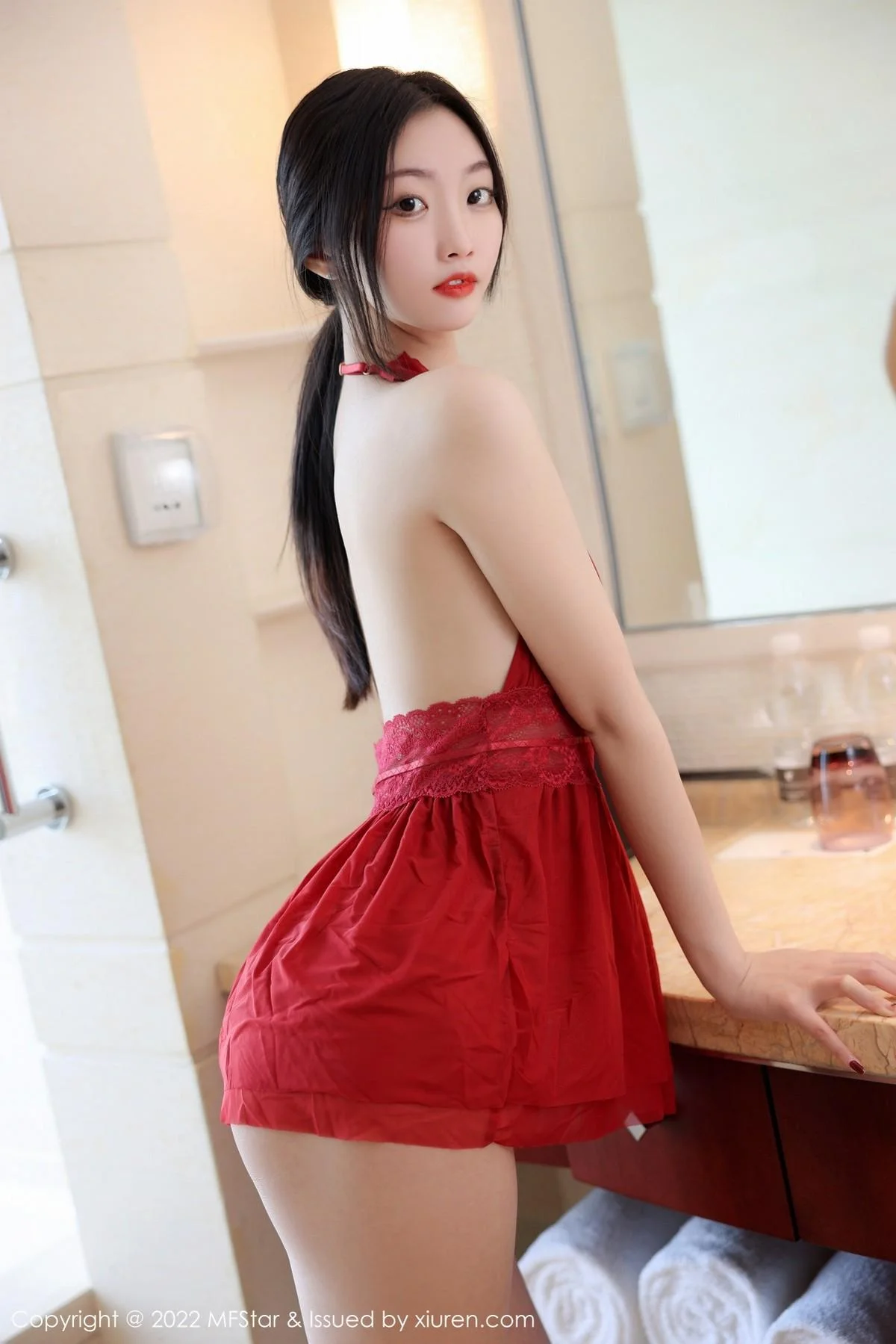 韩好甜性感红色露肩连衣裙秀曼妙身材迷人绝美写真 第 54 张