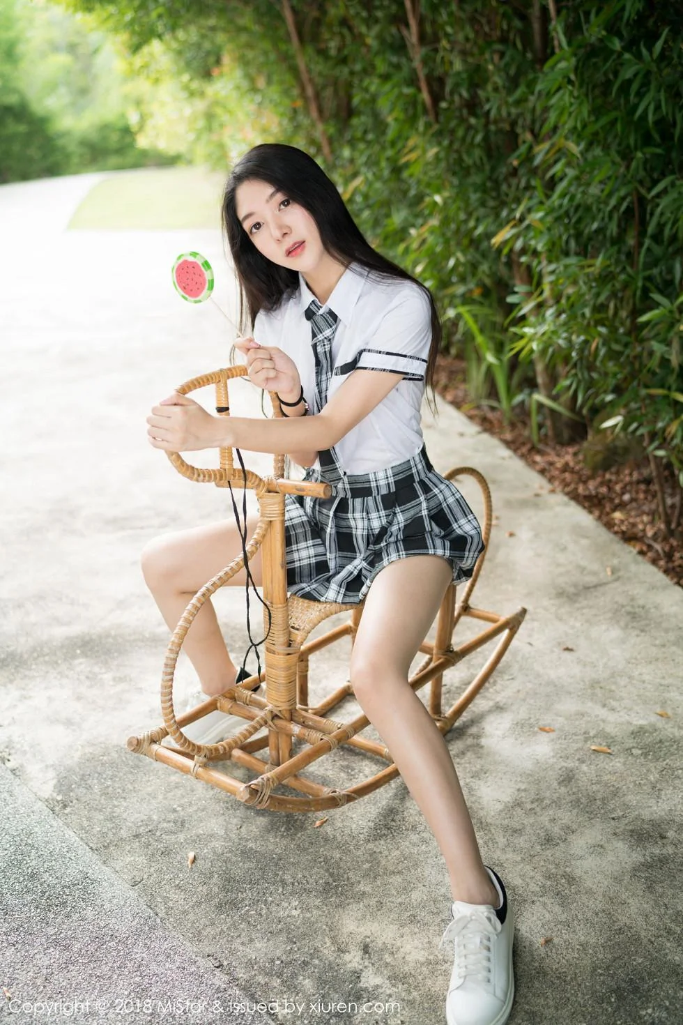 小热巴甲米旅拍沙滩上开胸毛衣+黑色蕾丝睡裙绝美写真 第 59 张