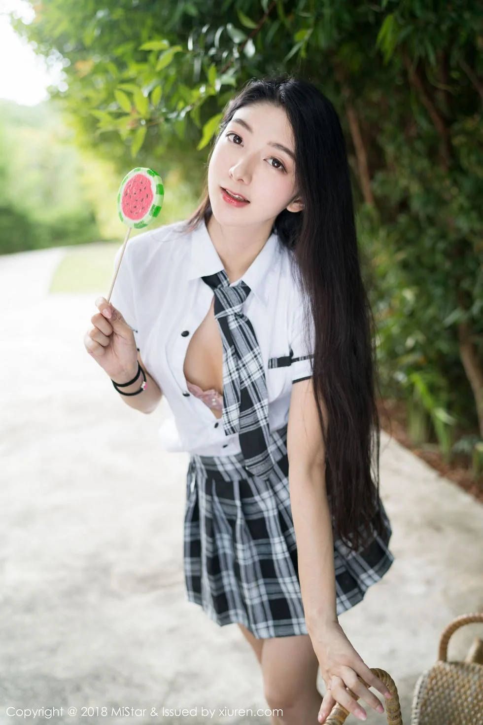 小热巴甲米旅拍沙滩上开胸毛衣+黑色蕾丝睡裙绝美写真 第 66 张