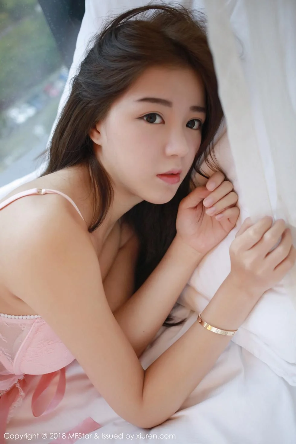 卤蛋luna私房粉色蕾丝内衣秀完美身材撩人绝美写真 第 12 张
