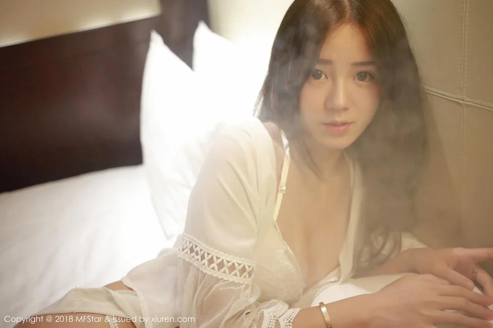 卤蛋luna私房粉色蕾丝内衣秀完美身材撩人绝美写真 第 61 张