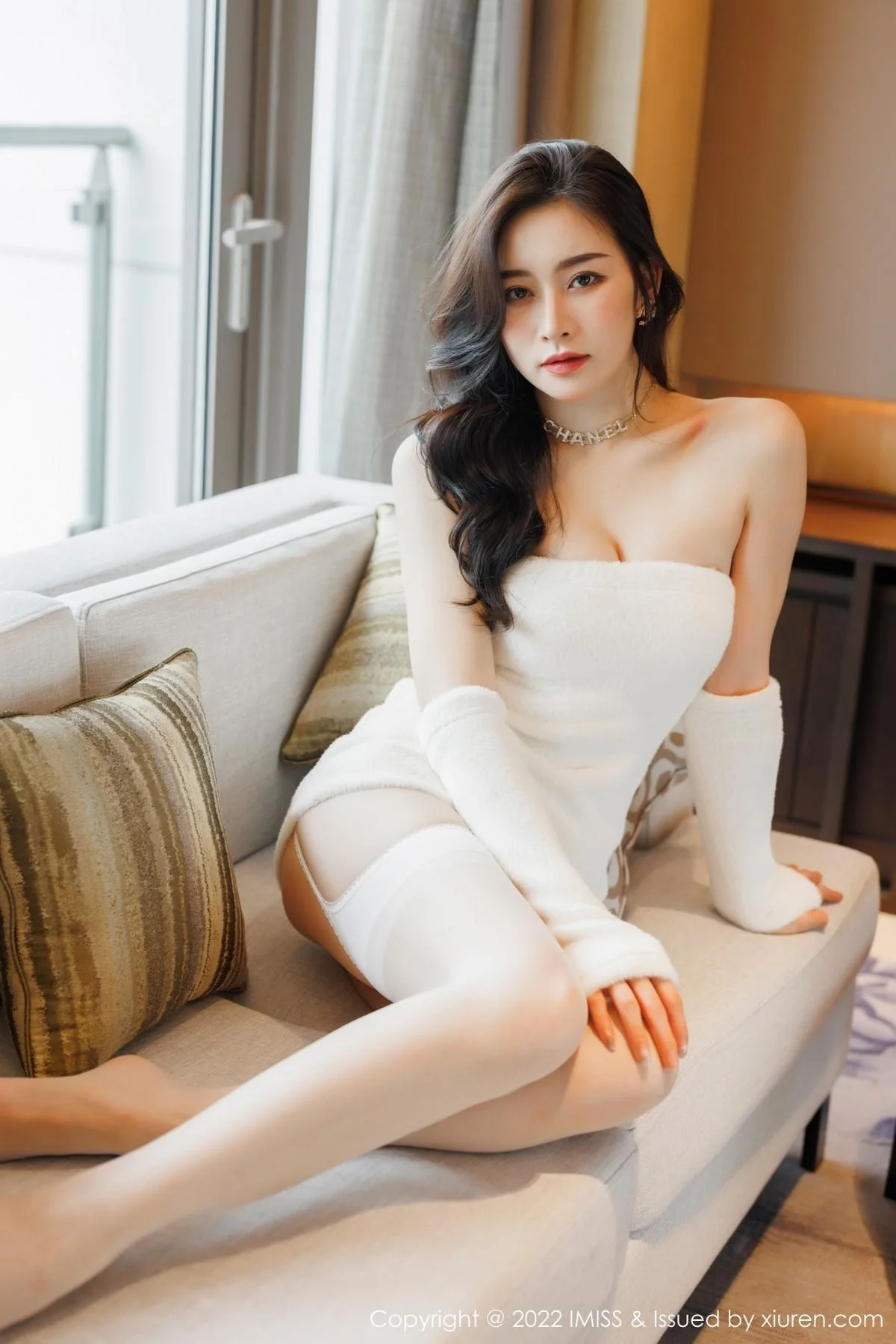 气质美女Vanessa私房半脱露白色蕾丝内衣配白丝吊袜绝美写真 第 108 张