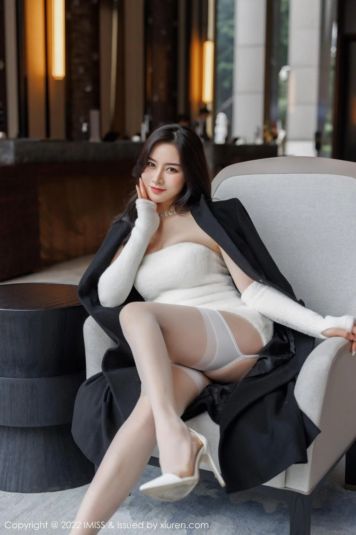 气质美女Vanessa私房半脱露白色蕾丝内衣配白丝吊袜绝美写真 第 75 张