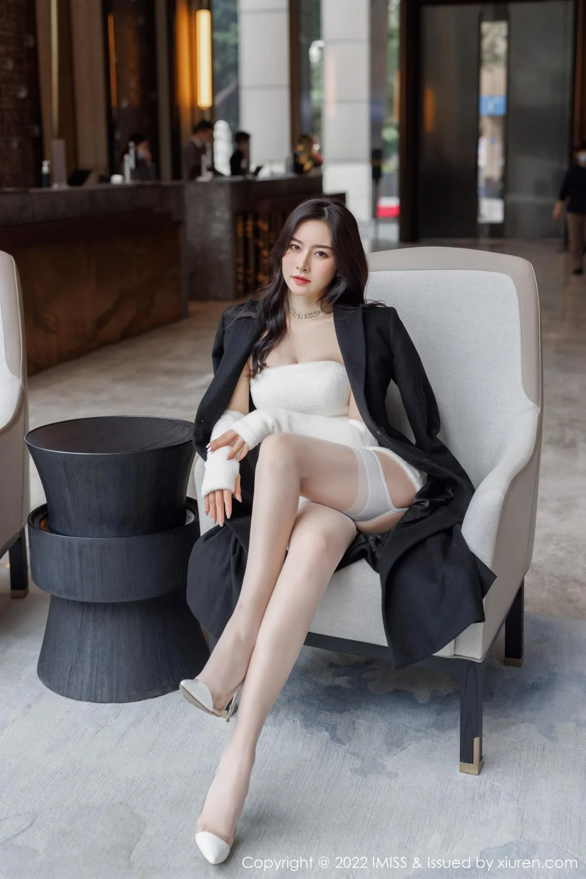 气质美女Vanessa私房半脱露白色蕾丝内衣配白丝吊袜绝美写真 第 77 张