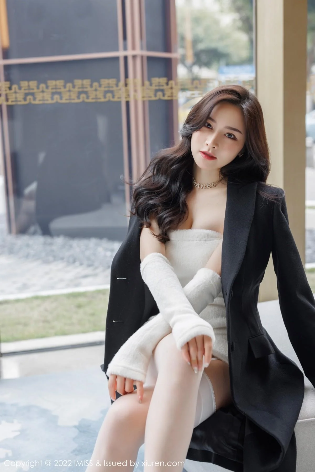 气质美女Vanessa私房半脱露白色蕾丝内衣配白丝吊袜绝美写真 第 94 张