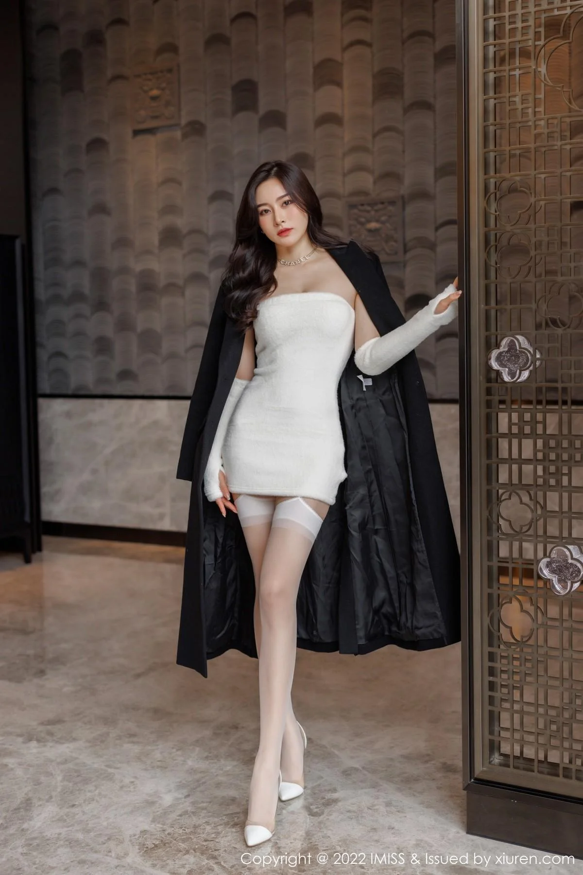 气质美女Vanessa私房半脱露白色蕾丝内衣配白丝吊袜绝美写真 第 98 张