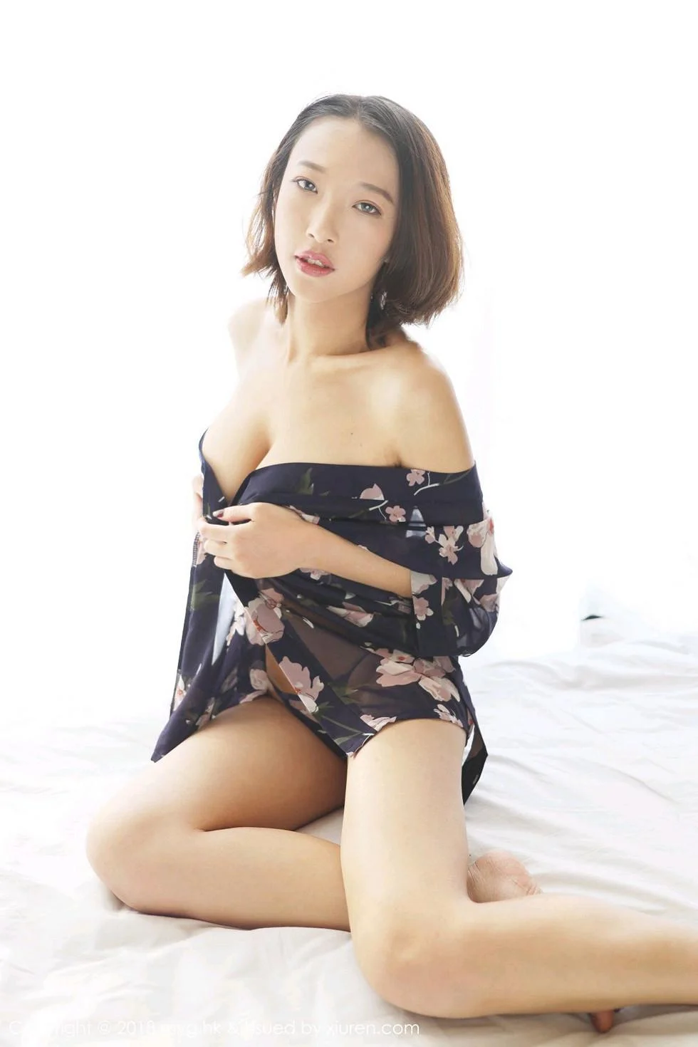 栗子Riz私房真空花色睡衣配丁字裤秀豪乳翘臀绝美写真 第 44 张