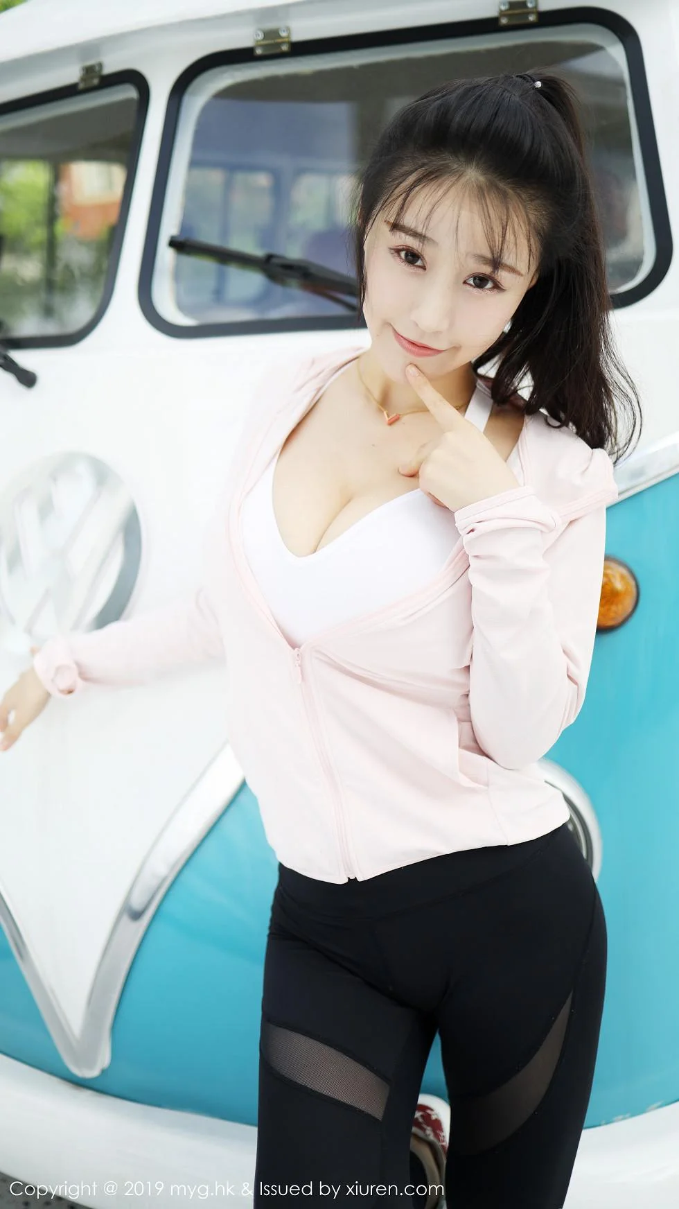 Flower朱可儿户外运动装半脱秀蕾丝内裤惹火绝美写真 第 17 张