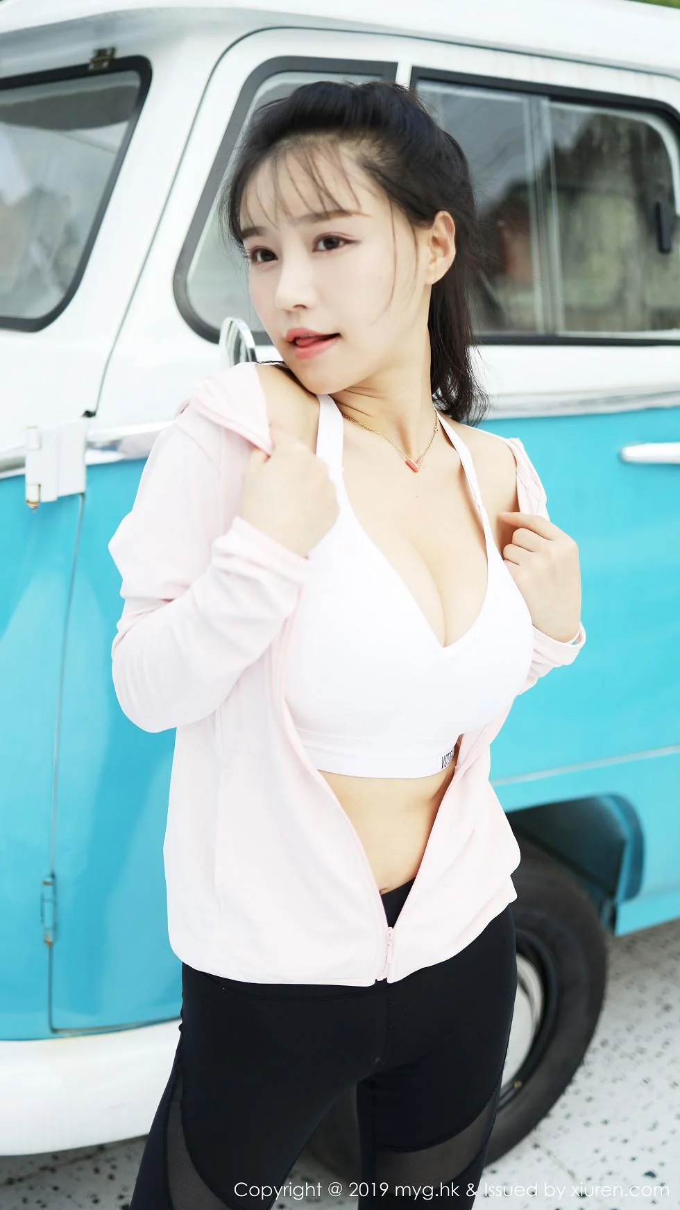 Flower朱可儿户外运动装半脱秀蕾丝内裤惹火绝美写真 第 39 张
