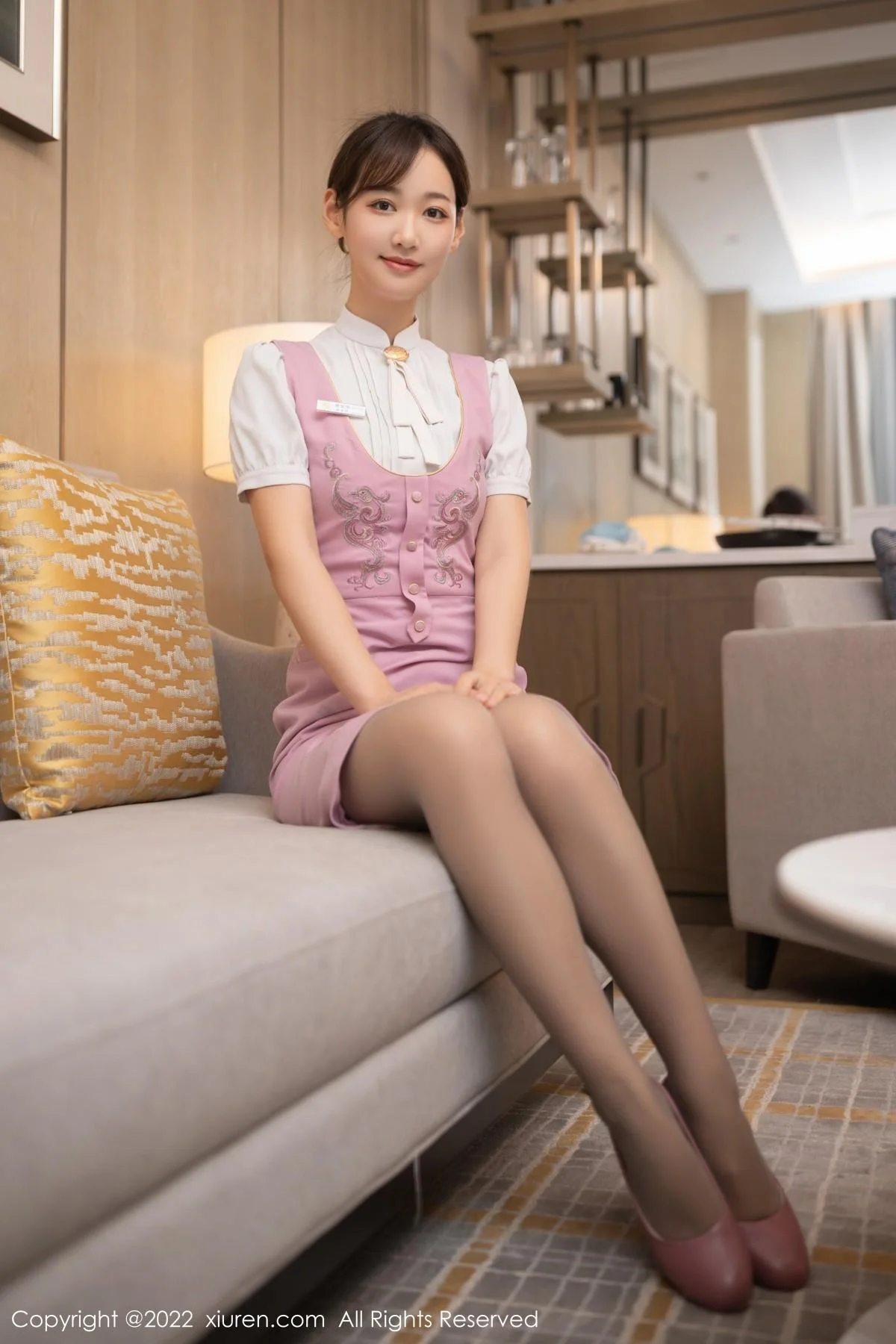 唐安琪珠三角旅拍空姐角色扮演淡粉色内衣配丝袜绝美写真 第 10 张