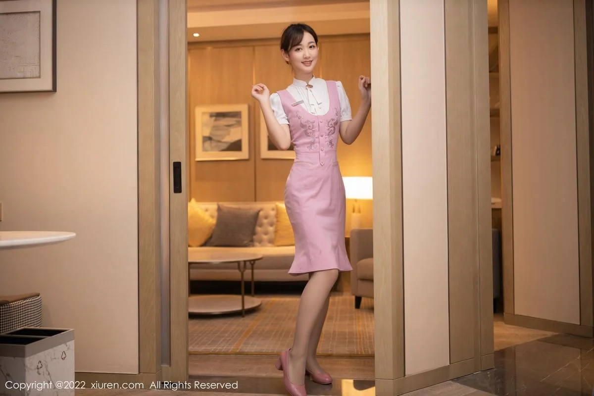 唐安琪珠三角旅拍空姐角色扮演淡粉色内衣配丝袜绝美写真 第 6 张