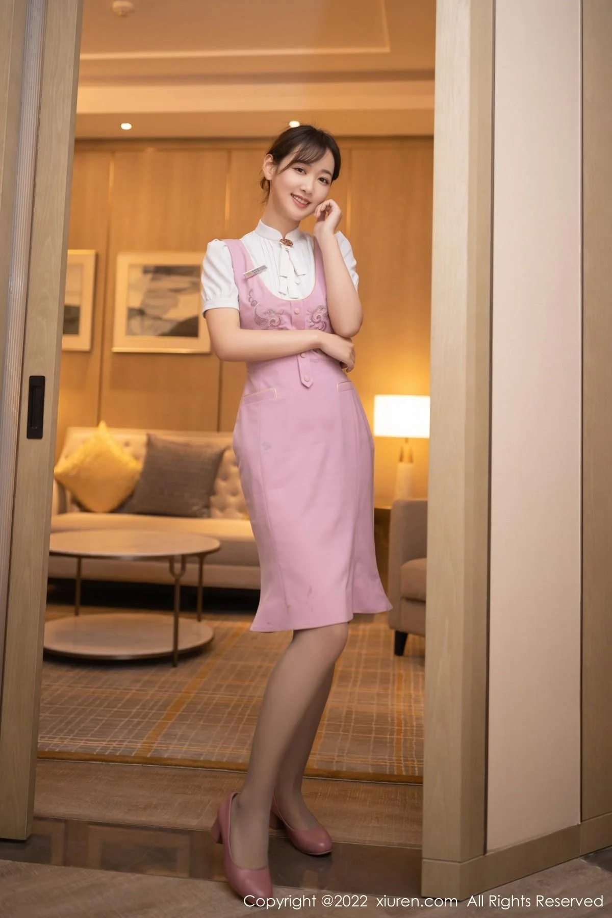 唐安琪珠三角旅拍空姐角色扮演淡粉色内衣配丝袜绝美写真 第 7 张