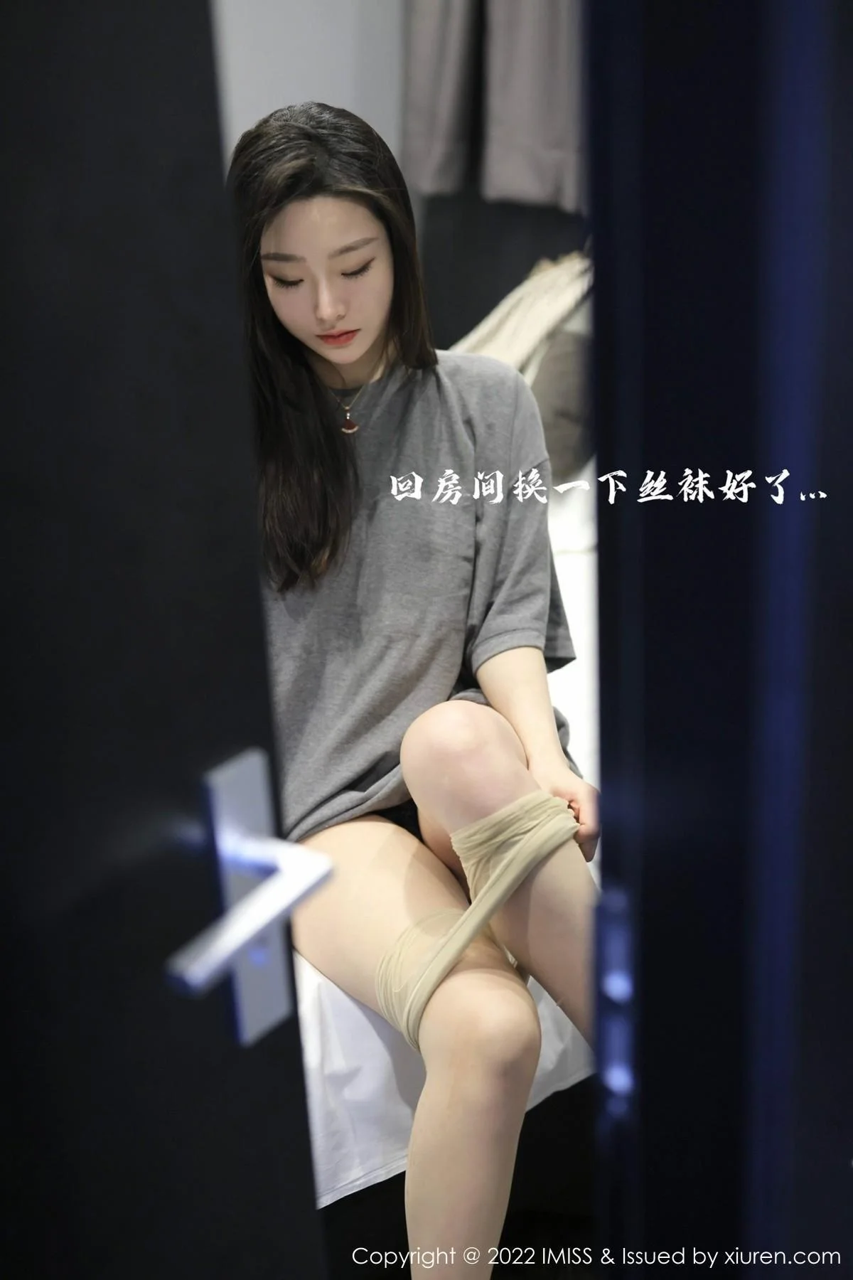 逗逗doudou剧情主题休闲灰色上衣配肉丝裤袜撩人绝美写真 第 63 张