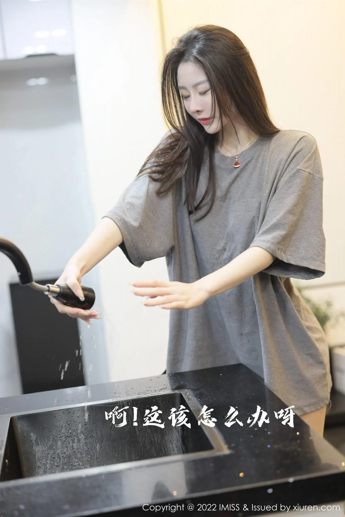 逗逗doudou剧情主题休闲灰色上衣配肉丝裤袜撩人绝美写真 第 8 张