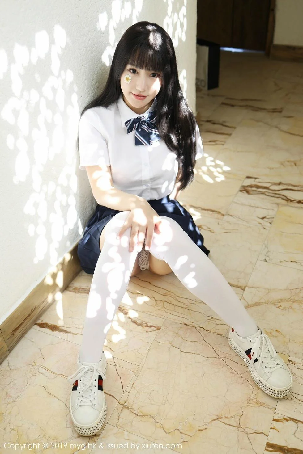 Flower朱可儿大理旅拍户外学生装大胆撩裙绝美写真 第 12 张