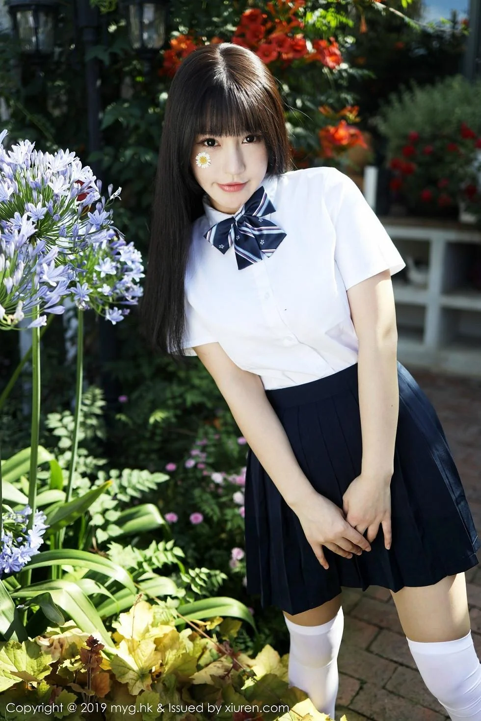 Flower朱可儿大理旅拍户外学生装大胆撩裙绝美写真 第 30 张