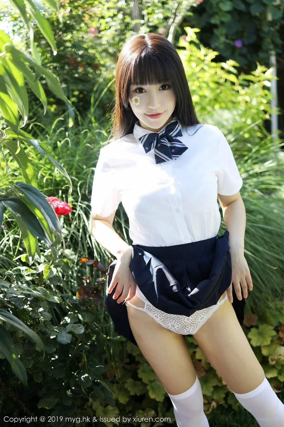 Flower朱可儿大理旅拍户外学生装大胆撩裙绝美写真 第 38 张
