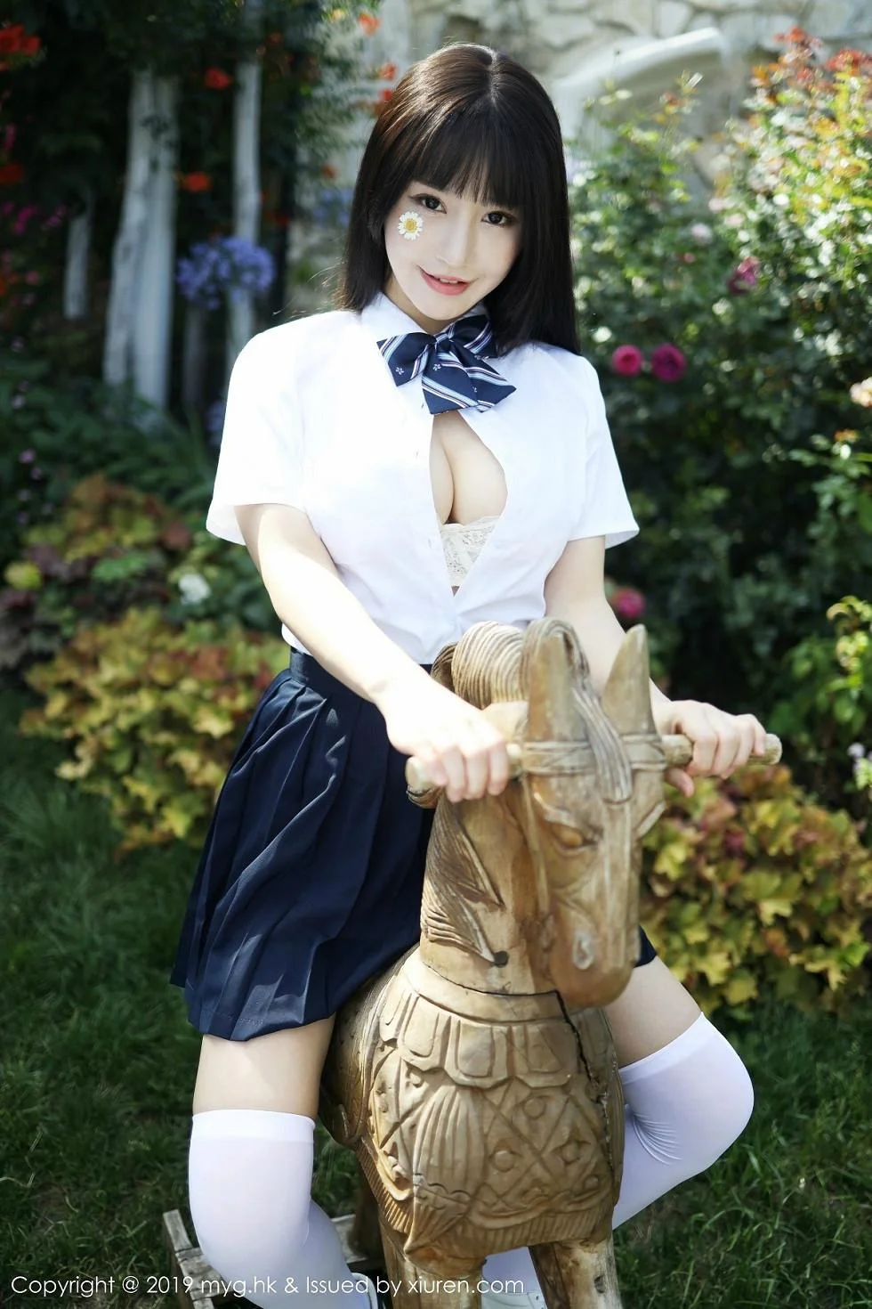 Flower朱可儿大理旅拍户外学生装大胆撩裙绝美写真 第 78 张