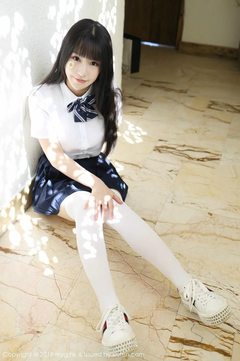 Flower朱可儿大理旅拍户外学生装大胆撩裙绝美写真 第 9 张