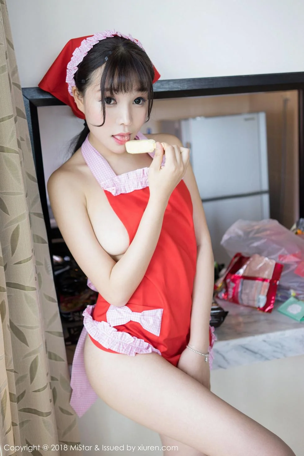 芝芝Booty沙巴旅拍私房女仆装露豪乳翘臀极致绝美写真 第 9 张