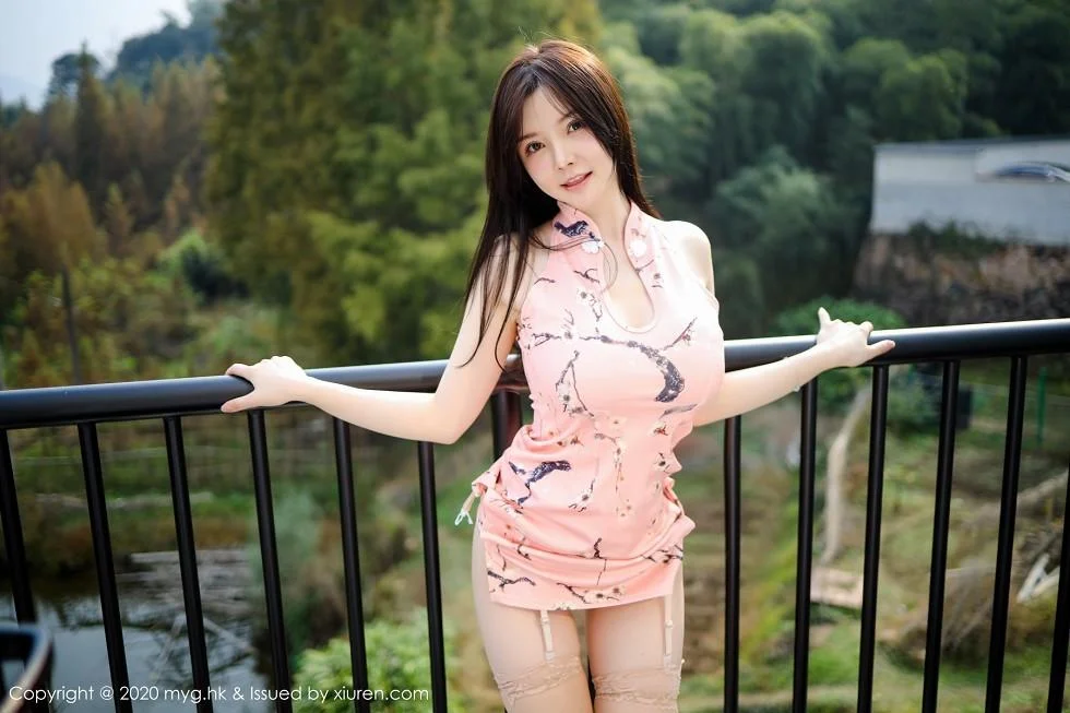 糯美子MINI粉色古韵旗袍配粉色蕾丝袜撩人绝美写真 第 102 张