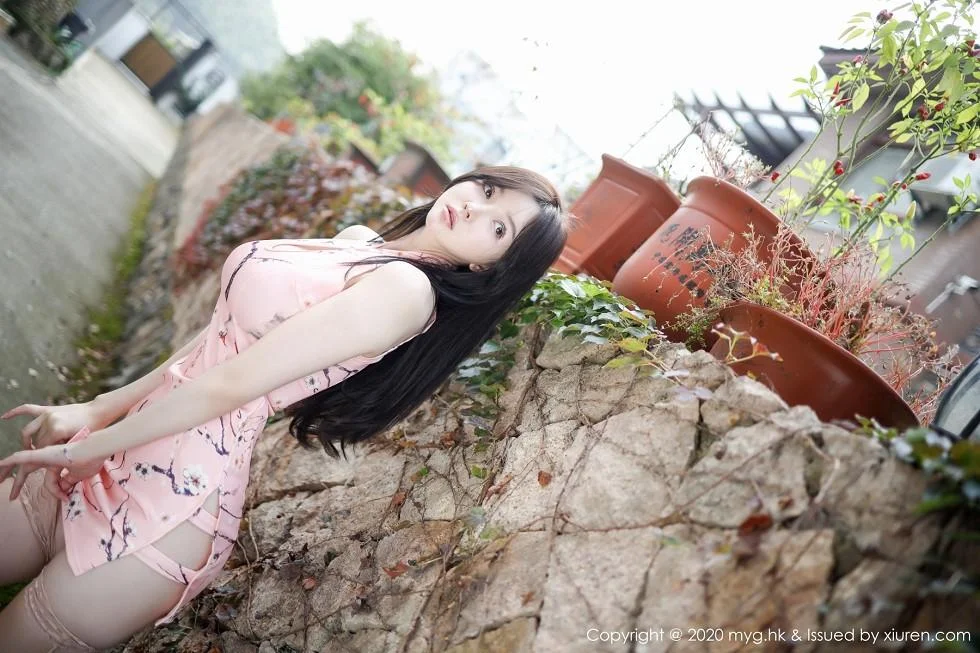 糯美子MINI粉色古韵旗袍配粉色蕾丝袜撩人绝美写真 第 40 张