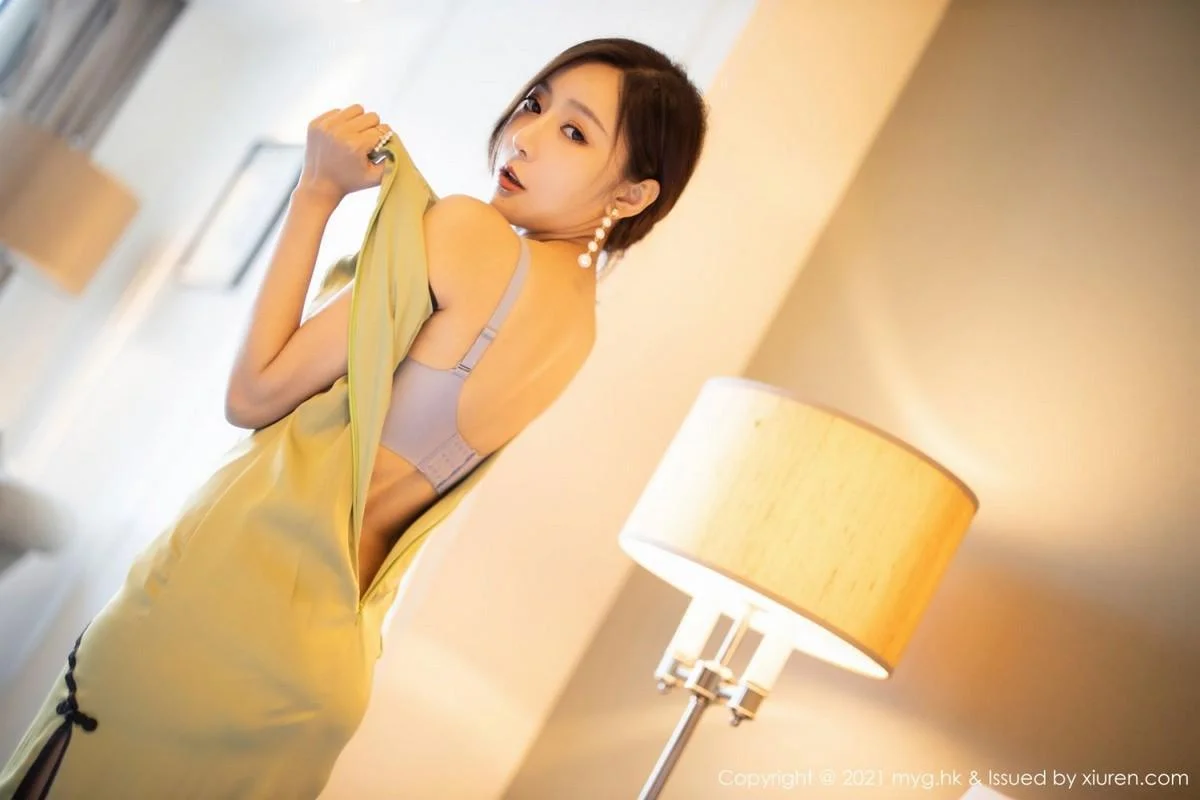 王馨瑶yanni江浙沪旅拍脱古韵旗袍露性感内衣迷人绝美写真 第 82 张